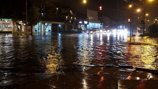Familias evacuadas y suspensión de clases en Mar del Plata por un temporal