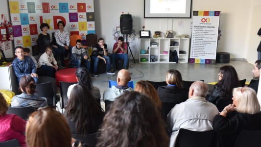 Chicos crearon audiocuentos para pequeños pacientes internados en un hospital de Bahía Blanca