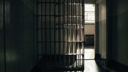 En un juicio por jurados, condenaron a un hombre a 40 años de cárcel por abuso sexual