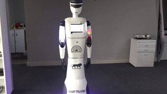 Presentaron el primer robot policía del mundo