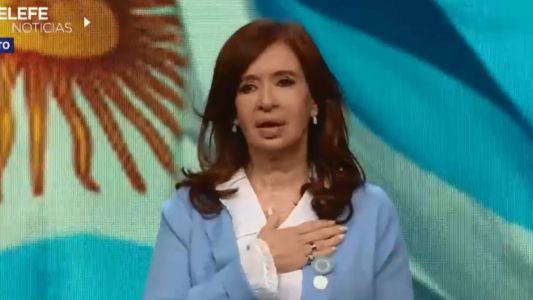 Cristina Kirchner presentó "Sinceramente" frente a una multitud en Rosario