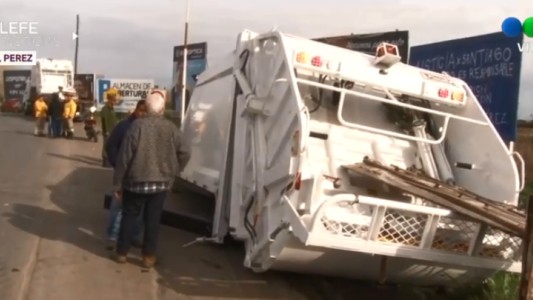 Pérez: quiso pasar debajo de un puente, no le dio la altura y perdió el acoplado