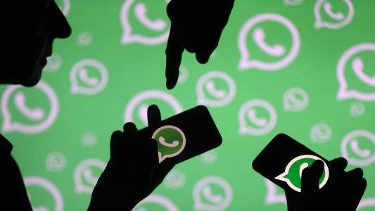 Casi cuatro de cada 10 argentinos se informan por Whatsapp