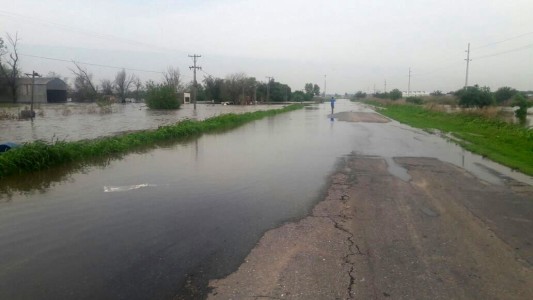 Distintas rutas y accesos de Santa Fe presentan dificultades para el tránsito por las consecuencias del temporal