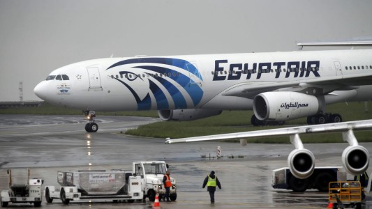 Hallaron restos del avión de EgyptAir y pertenencias de los pasajeros cerca de la costa de Alejandría