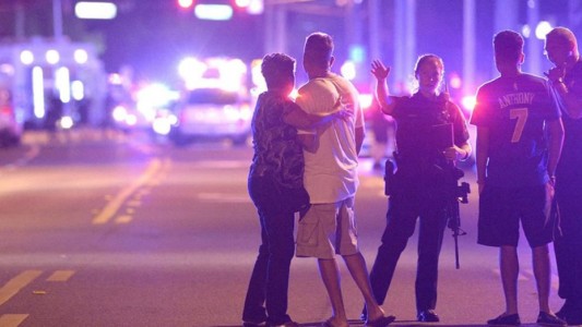 Masacre en EE.UU.: al menos 50 muertos en un bar de Orlando