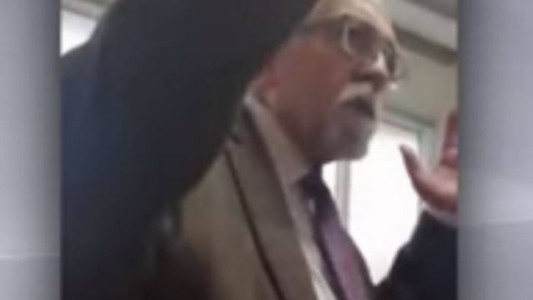 "Debería estar prohibido por ley que le regalen una escoba a una niñita de dos años"