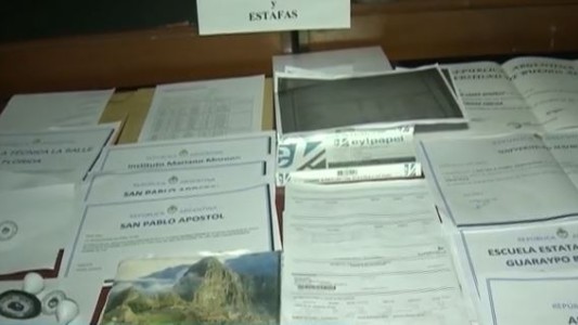 Cayó una banda que vendía títulos secundarios, terciarios y universitarios falsos