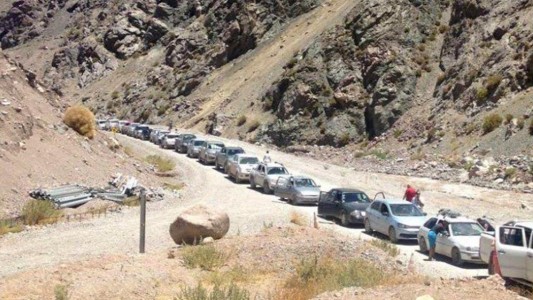 Alertan a turistas que van de compras a Chile por brote de gripe aviar