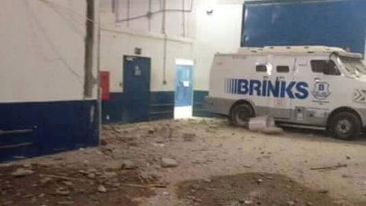 Asalto de película: con explosivos y armas de fuego, robaron 20 millones de dólares de una transportadora de caudales