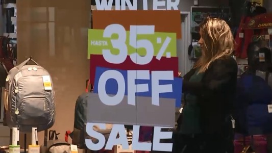 Liquidación adelantada: las vidrieras ya exhiben rebajas de temporada