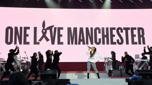 #OneLoveManchester: Ariana Grande cantó en homenaje a las víctimas del atentado