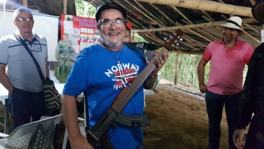 Colombia: las FARC terminaron de dejar las armas y el presidente Santos proclamó el fin del conflicto