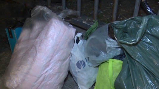 Estudiantes de Derecho reparten comida caliente y abrigos a personas en situación de calle