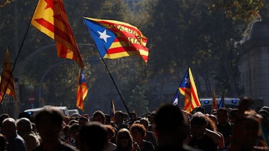 El Parlamento catalán aprobó la independencia