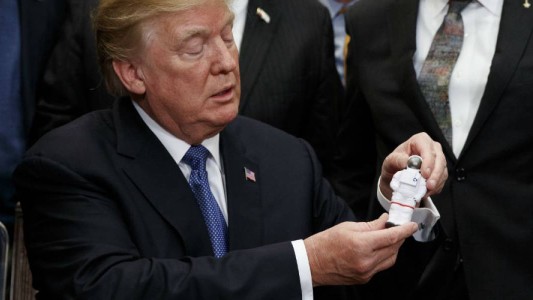 Donald Trump quiere volver a enviar astronautas a la Luna después de 45 años