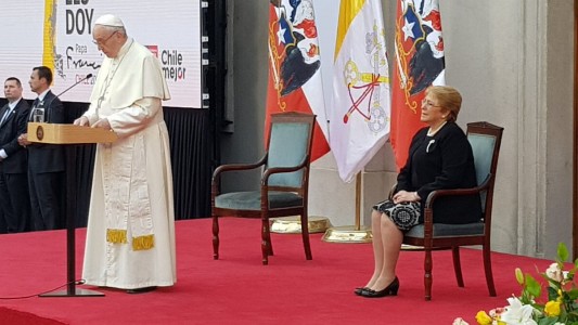 Francisco expresó su “dolor y vergüenza” por los abusos de curas a menores