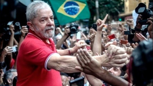 Abogados presentan cautelar que podría sacar de prisión a Lula da Silva