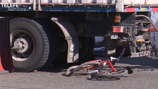 Un ciclista murió tras ser atropellado por un camión en la zona oeste