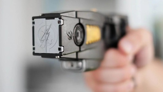 El Gobierno compró las primeras 100 pistolas taser para las fuerzas de seguridad