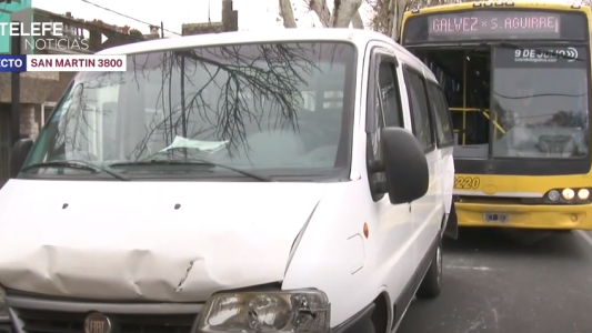 Dos colectivos y una combi protagonizaron un choque en cadena en zona sur