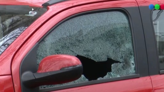 Atacaron a balazos a un automóvil estacionado en Paraguay al 2500