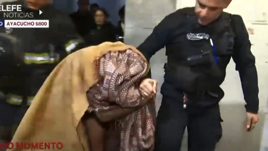 Un hombre prendió fuego su departamento, donde se encontraba con su pareja