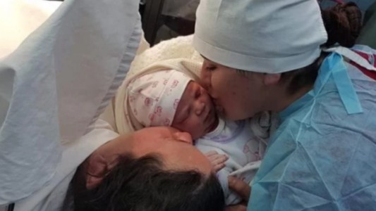 Un juez ordenó dar licencia por maternidad a una madre no gestante