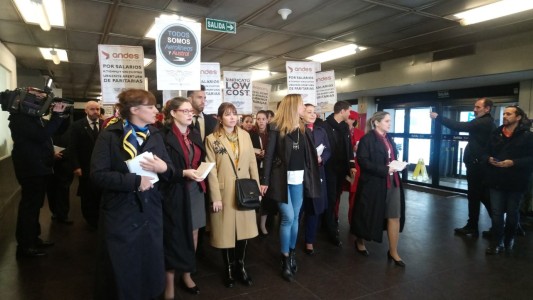 Reclamo de aeronavegantes: "No se puede sacar un avión con una tarifa más barata que un kilo de carne"