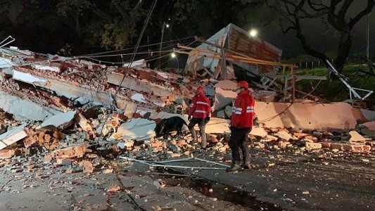 Se derrumbó un edificio de 8 pisos en construcción