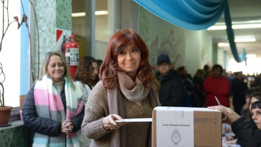 Cristina Fernández votó en Río Gallegos y se retiró sin hacer declaraciones