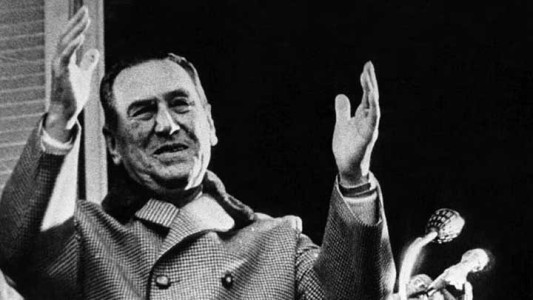 Un voto para Perón en una escuela de Bahía Blanca