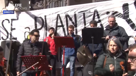 Música sinfónica en la protesta de los trabajadores del Ministerio de Innovación y Cultura