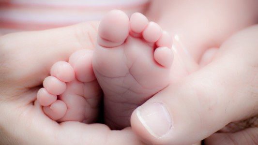 Nacieron trillizas gemelas, una posibilidad cada 200 millones de partos