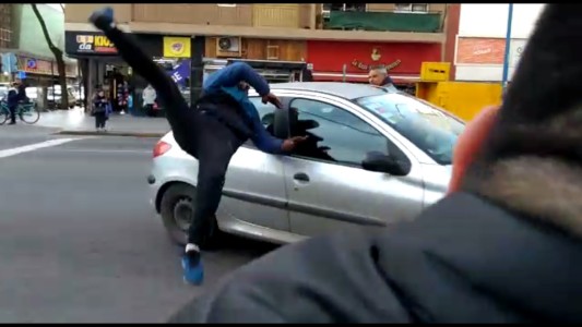 Mar del Plata: atropelló a una persona en una manifestación y escapó