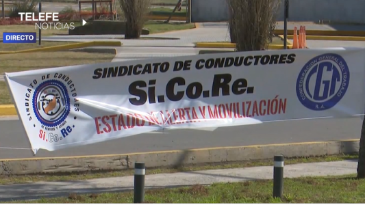 Remiseros se movilizaron al aeropuerto para protestar por los "remises truchos"