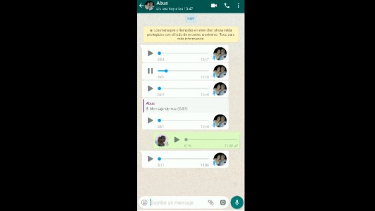 Los divertidos audios de dos abuelos que intentan saludar a su nieta a través de WhatsApp