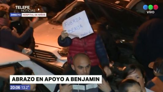 Realizaron un abrazo solidario al Hospital Vilela en apoyo a Benjamín