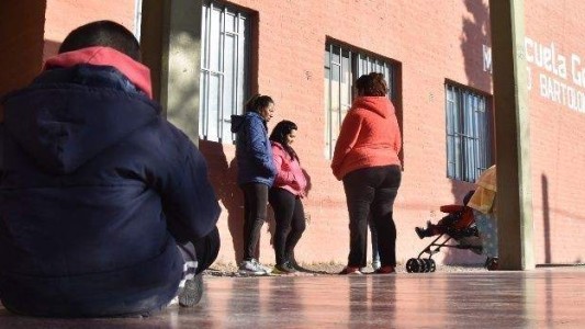 Un docente sanjuanino llora por amor y no da clases desde que empezó el año