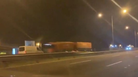 Manejaba de contramano por la Panamericana y murió tras chocar de frente contra un camión