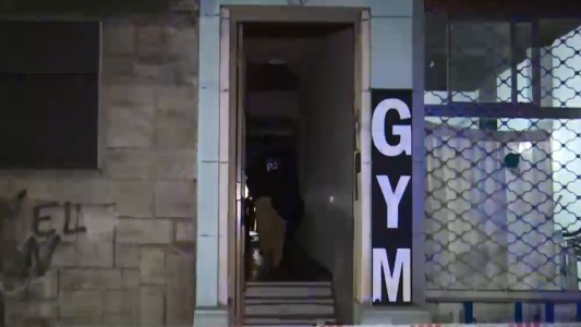 Asesinaron a una mujer e hirieron gravemente a otra en una vivienda del centro