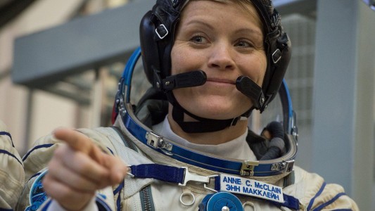 Acusan a una astronauta de cometer el primer delito en el espacio