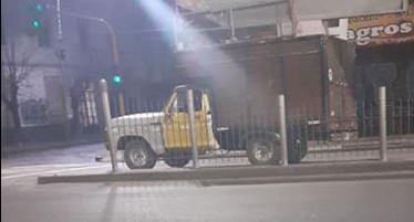 Una joven pide ayuda en redes sociales para encontrar a la manada que le robó, golpeó y abusó de ella