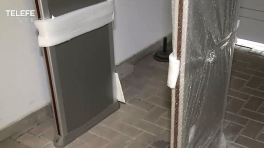 La instalación de un detector de metales en el Concejo trajo polémica entre los ediles