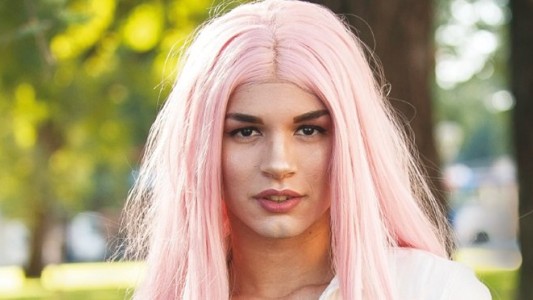 La Queen, la drag de Fuerte Apache contra Carlitos Tevez: "Es macrista y homofóbico"