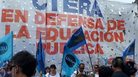 Anuncian paro nacional docente para el jueves tras la agresión de petroleros en Chubut