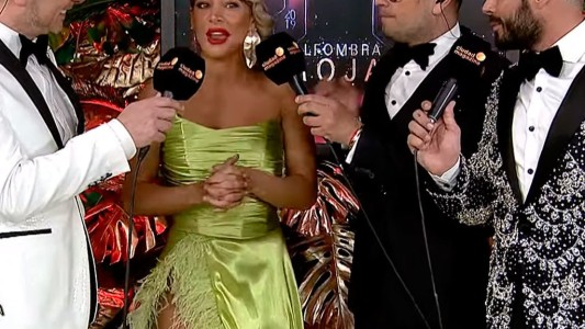 No fue su mejor noche: a Sol Pérez se le vio todo en los Martín Fierro y le mancharon el vestido con remolacha