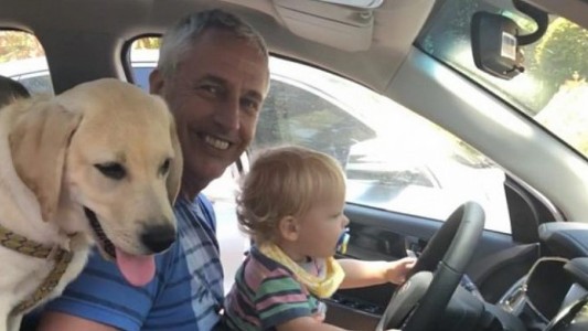 Recibimiento intenso: Marley y Mirko se reencontraron con su perro Bailey