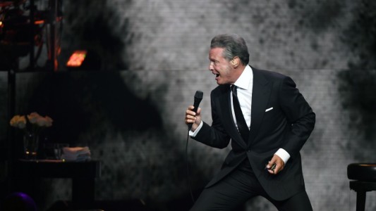 El "Rey Sol" peina canas: Luis Miguel sorprendió con su look en Las Vegas