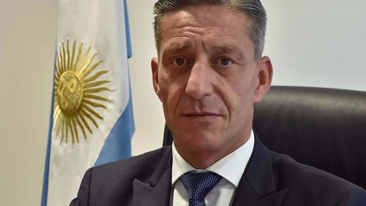 En medio de la crisis en Chubut, el Gobernador presentó un proyecto para subir el salario de la planta política